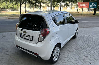 Хэтчбек Chevrolet Spark 2012 в 