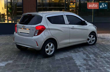 Хэтчбек Chevrolet Spark 2015 в 