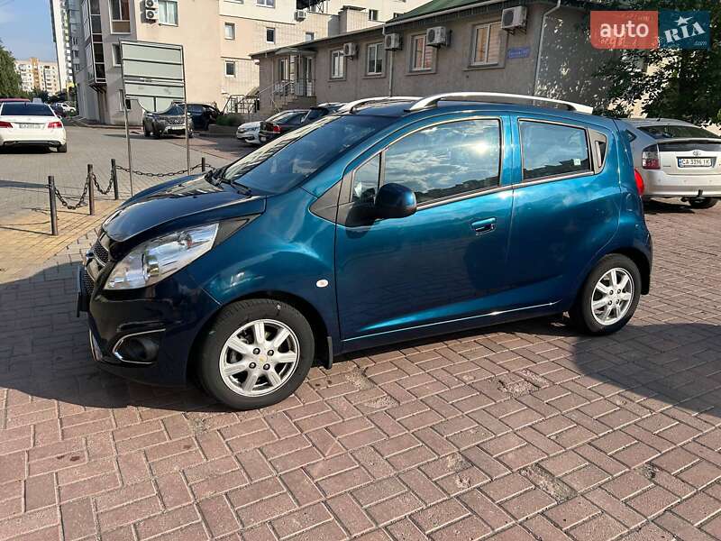 Хэтчбек Chevrolet Spark 2021 в 