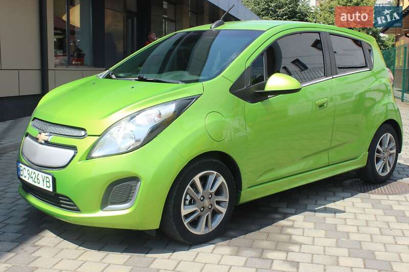 Хэтчбек Chevrolet Spark 2016 в 