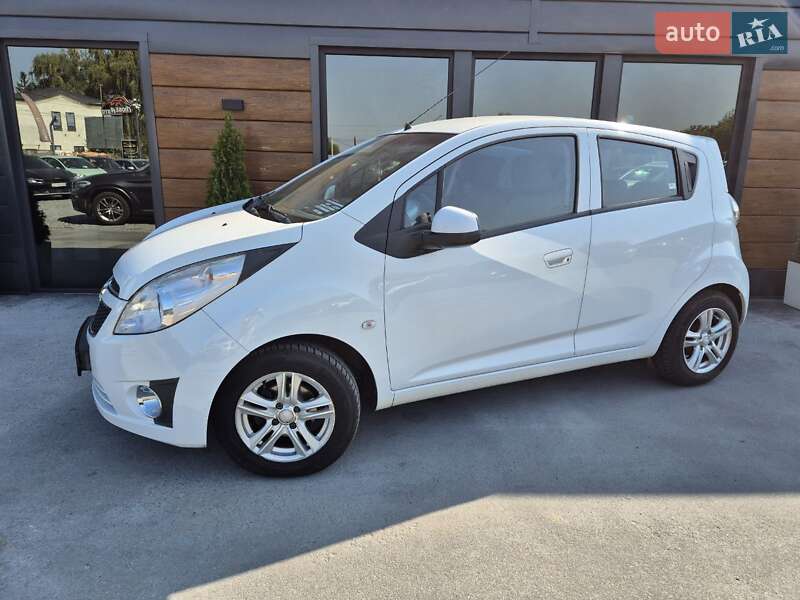 Хэтчбек Chevrolet Spark 2013 в Ровно