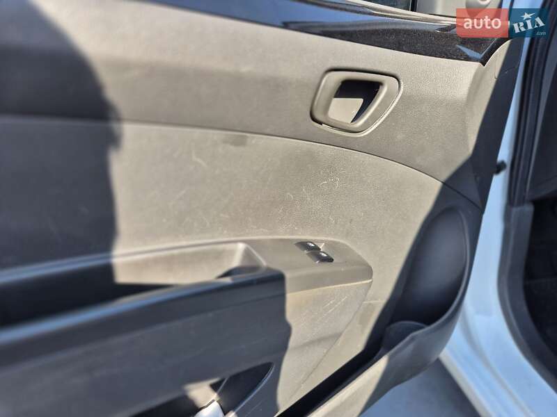 Хэтчбек Chevrolet Spark 2013 в Ровно