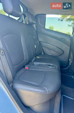 Хэтчбек Chevrolet Spark 2015 в 