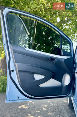 Хэтчбек Chevrolet Spark 2015 в 