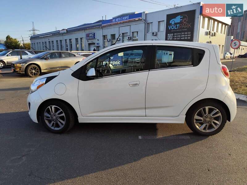 Хэтчбек Chevrolet Spark 2015 в Киеве