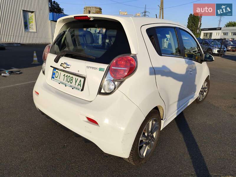 Хэтчбек Chevrolet Spark 2015 в Киеве