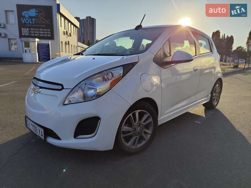 Хэтчбек Chevrolet Spark 2015 в Киеве