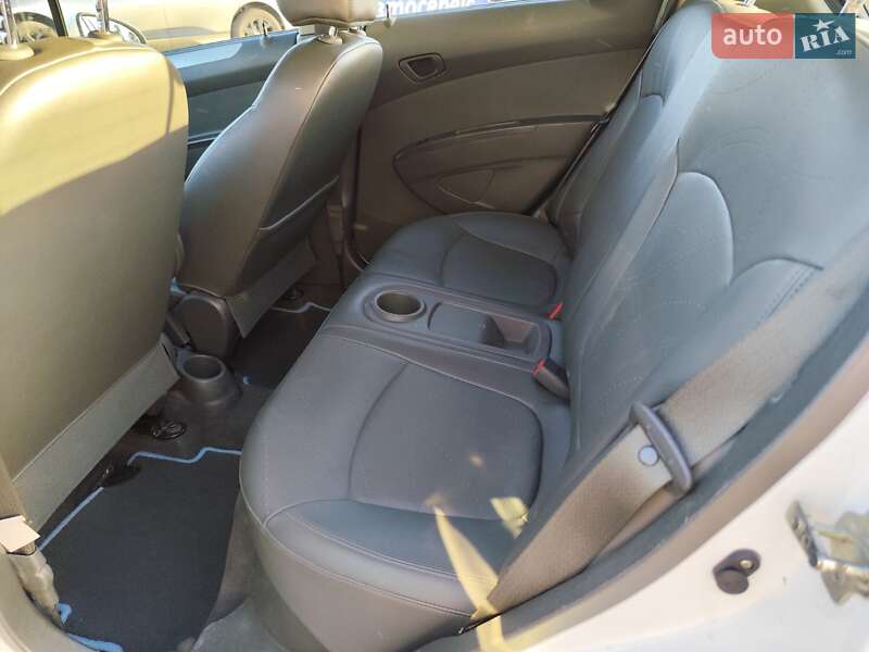 Хэтчбек Chevrolet Spark 2015 в Киеве