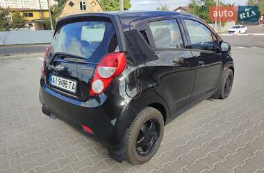 Хэтчбек Chevrolet Spark 2010 в 