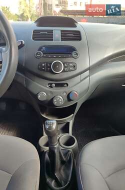 Хэтчбек Chevrolet Spark 2010 в 