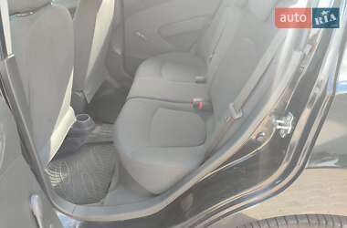 Хэтчбек Chevrolet Spark 2010 в 