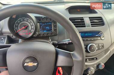 Хэтчбек Chevrolet Spark 2010 в 