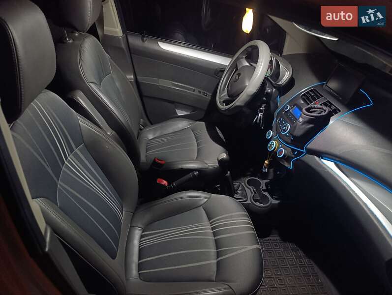 Хэтчбек Chevrolet Spark 2012 в Татарбунарах