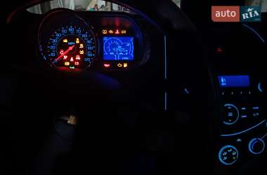 Хэтчбек Chevrolet Spark 2012 в 