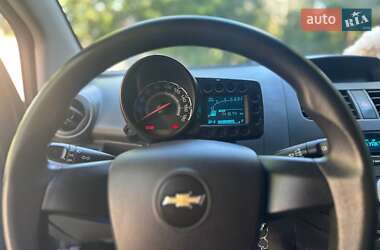 Хэтчбек Chevrolet Spark 2011 в 