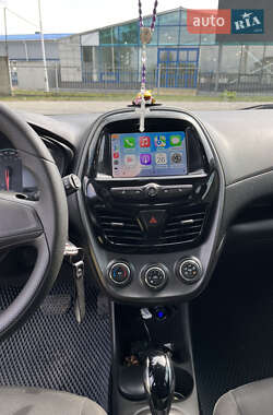 Хэтчбек Chevrolet Spark 2018 в 