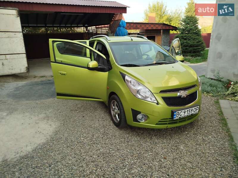 Хетчбек Chevrolet Spark 2010 в Стрию