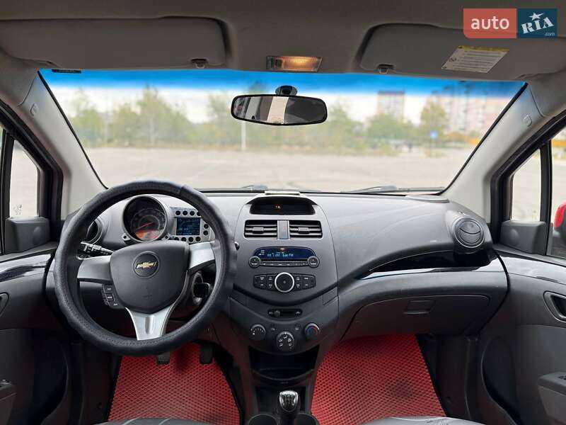 Хетчбек Chevrolet Spark 2010 в Запоріжжі