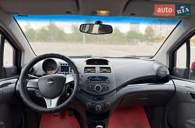 Хэтчбек Chevrolet Spark 2010 в 