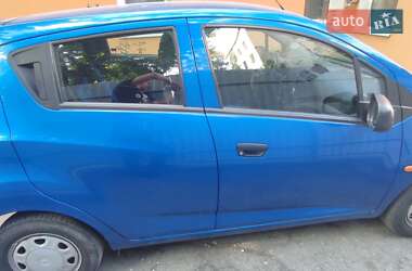 Хетчбек Chevrolet Spark 2010 в 