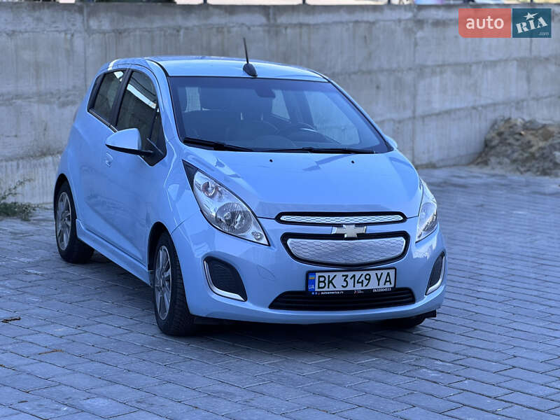 Хетчбек Chevrolet Spark 2014 в Рівному