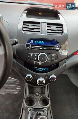 Хэтчбек Chevrolet Spark 2010 в 