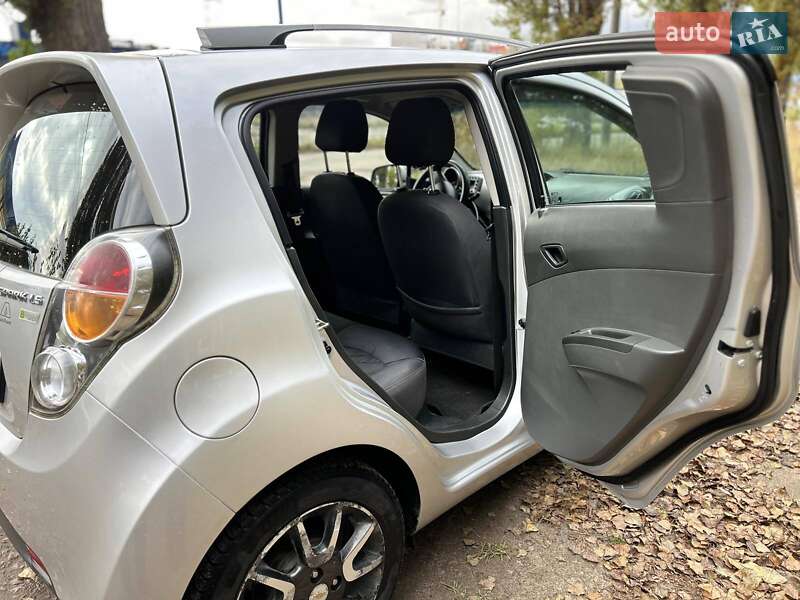 Хетчбек Chevrolet Spark 2010 в Чернігові