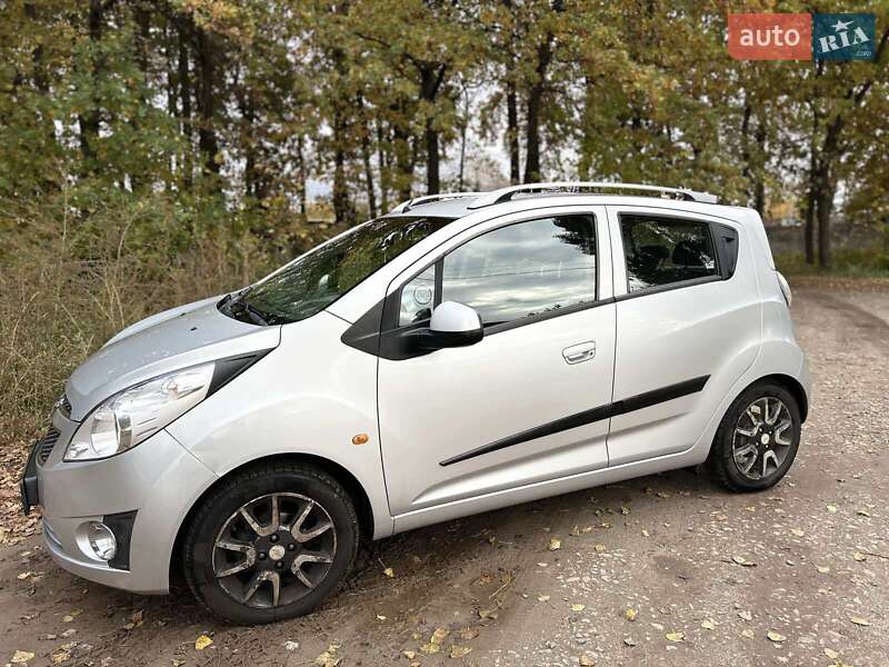Хетчбек Chevrolet Spark 2010 в Чернігові