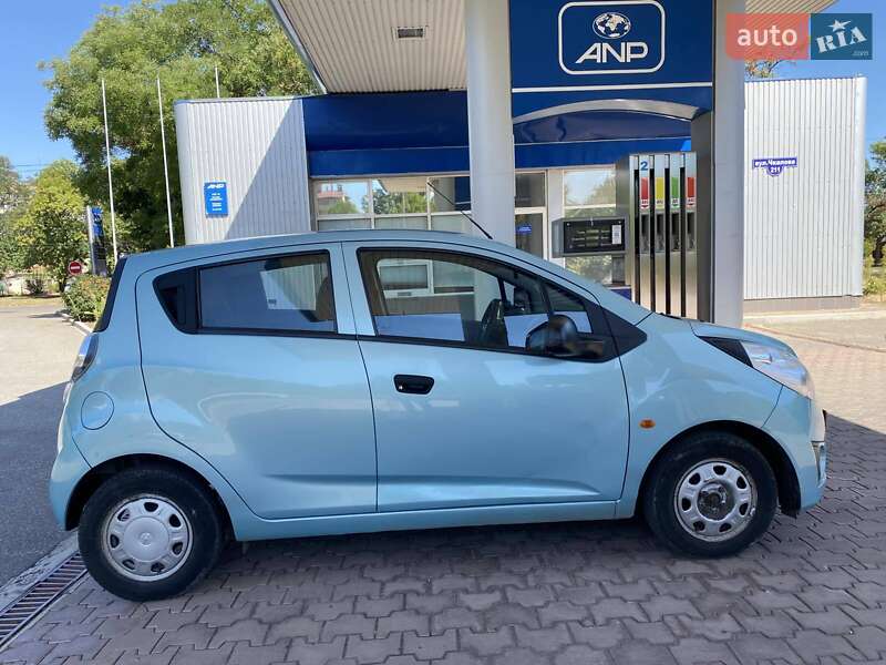 Хетчбек Chevrolet Spark 2010 в Миколаєві