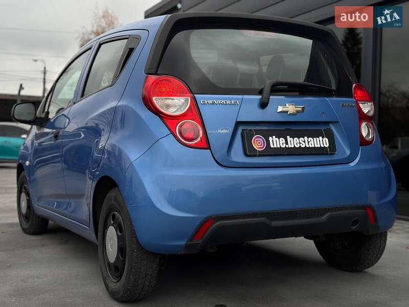 Хетчбек Chevrolet Spark 2013 в Рівному