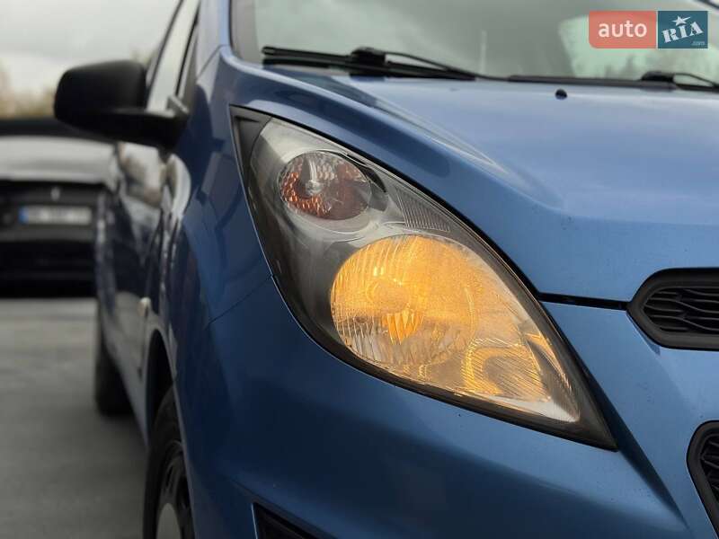 Хетчбек Chevrolet Spark 2013 в Рівному
