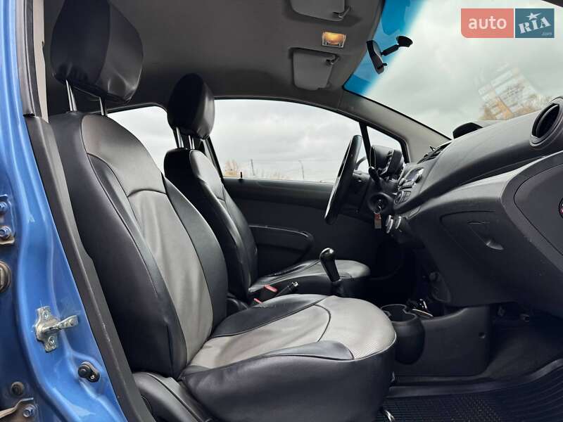 Хетчбек Chevrolet Spark 2013 в Рівному