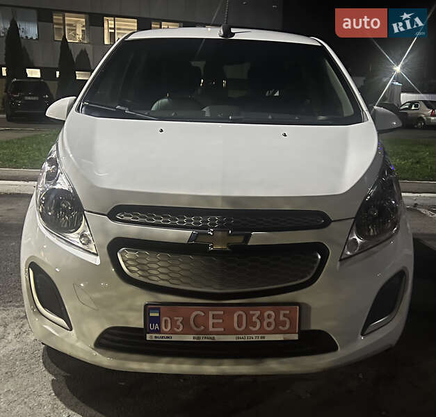 Хетчбек Chevrolet Spark 2015 в Дніпрі