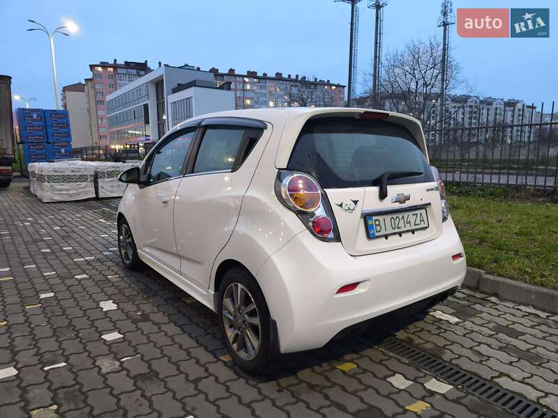 Хетчбек Chevrolet Spark 2016 в Івано-Франківську