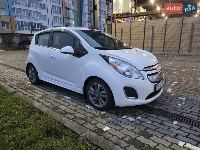 Хетчбек Chevrolet Spark 2016 в Івано-Франківську