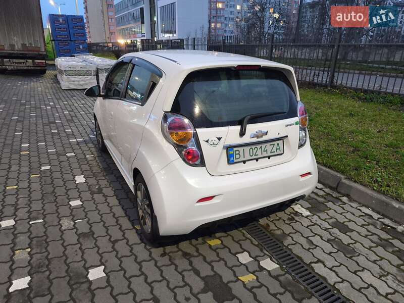 Хетчбек Chevrolet Spark 2016 в Івано-Франківську