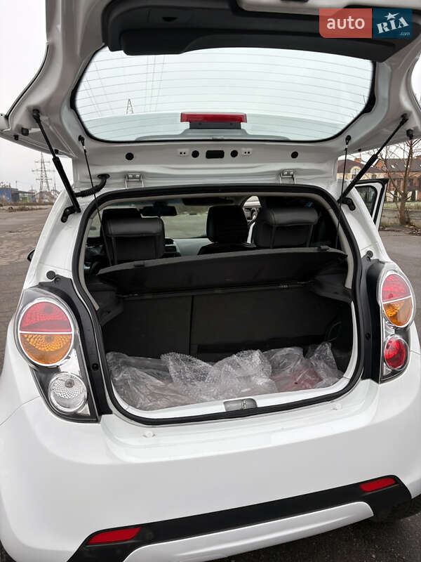 Хэтчбек Chevrolet Spark 2016 в Николаеве