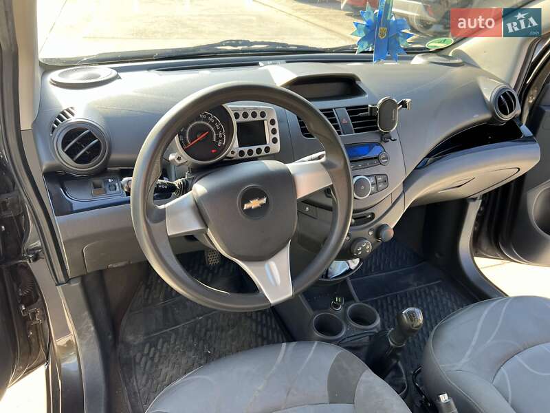 Хэтчбек Chevrolet Spark 2010 в Звягеле