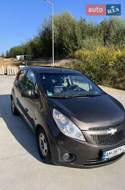 Хетчбек Chevrolet Spark 2010 в Звягелі