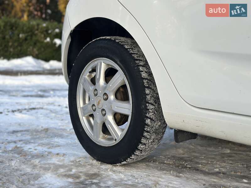 Хэтчбек Chevrolet Spark 2012 в Нетешине