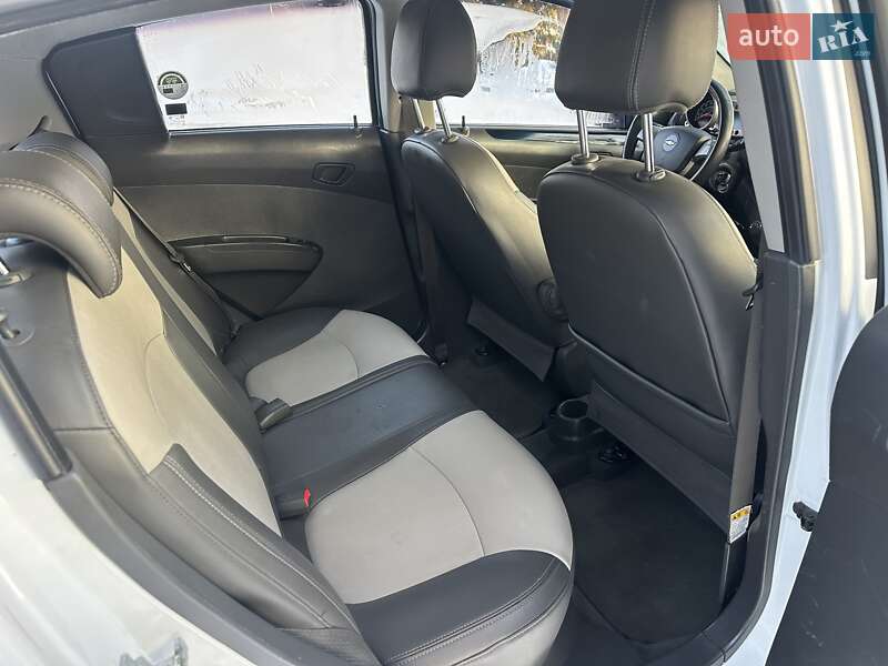 Хэтчбек Chevrolet Spark 2012 в Нетешине