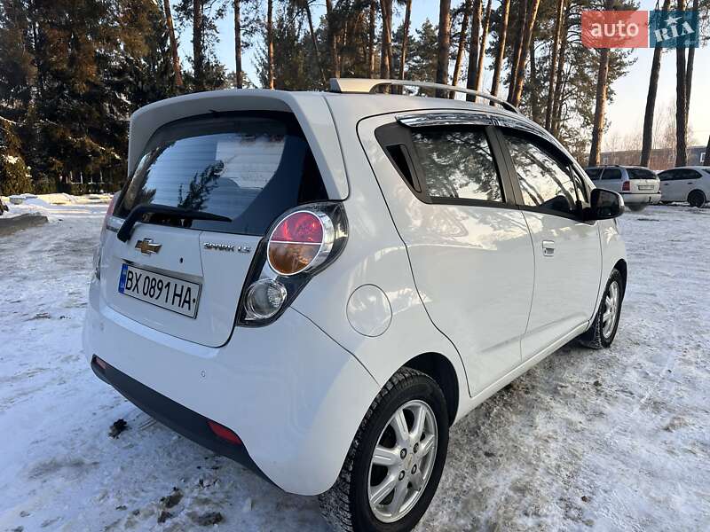 Хэтчбек Chevrolet Spark 2012 в Нетешине