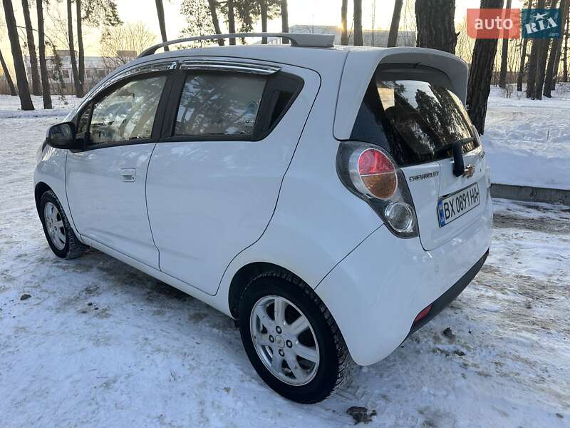 Хэтчбек Chevrolet Spark 2012 в Нетешине
