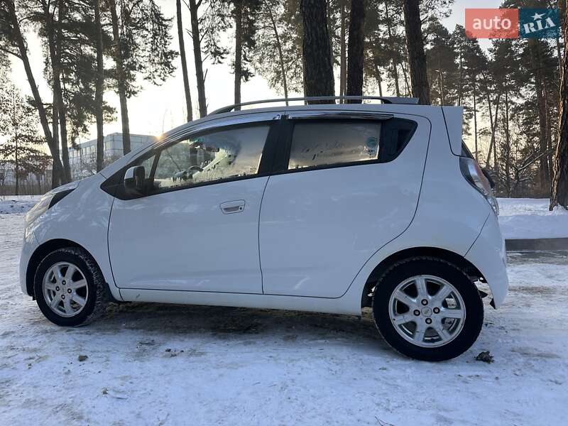 Хэтчбек Chevrolet Spark 2012 в Нетешине