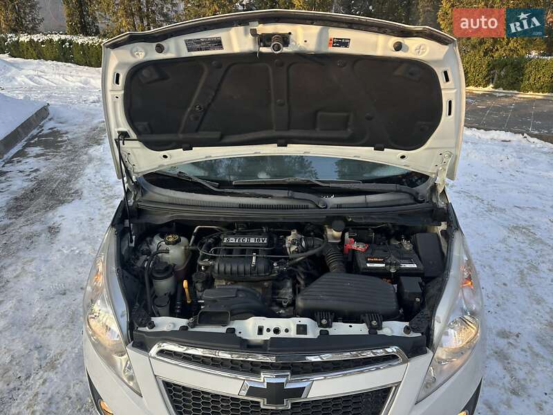 Хэтчбек Chevrolet Spark 2012 в Нетешине