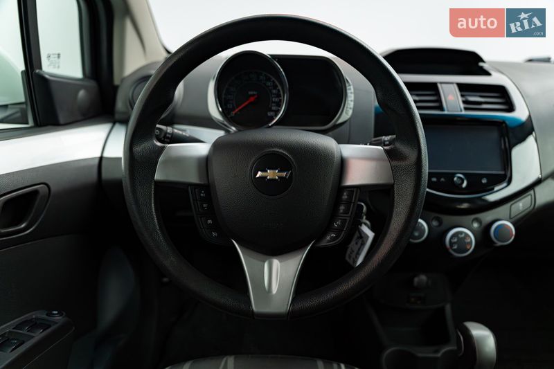 Хэтчбек Chevrolet Spark 2014 в Киеве