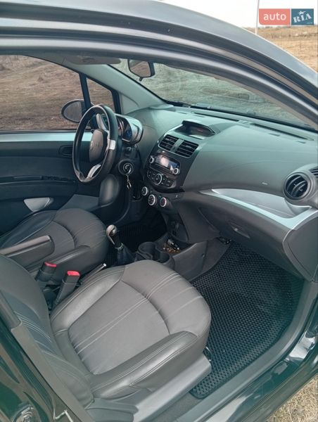 Хэтчбек Chevrolet Spark 2013 в Погребах