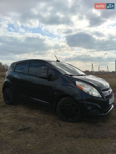 Хэтчбек Chevrolet Spark 2013 в Погребах