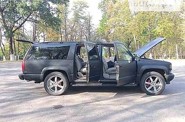 Позашляховик / Кросовер Chevrolet Suburban 1999 в 