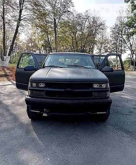 Внедорожник / Кроссовер Chevrolet Suburban 1999 в 
